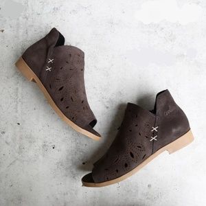 Boho Coolway Peep-Toe Shooties